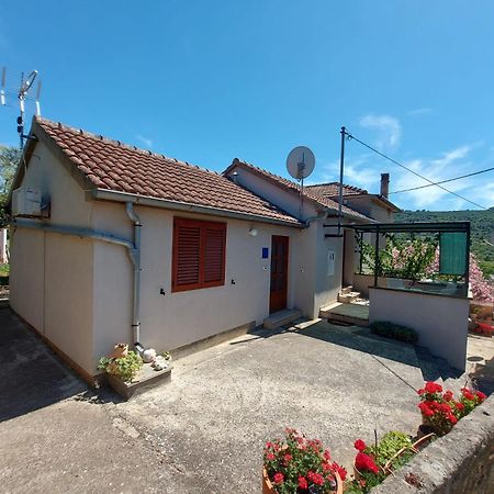 Apartmani Bugenvilija Brbinj Exterior photo