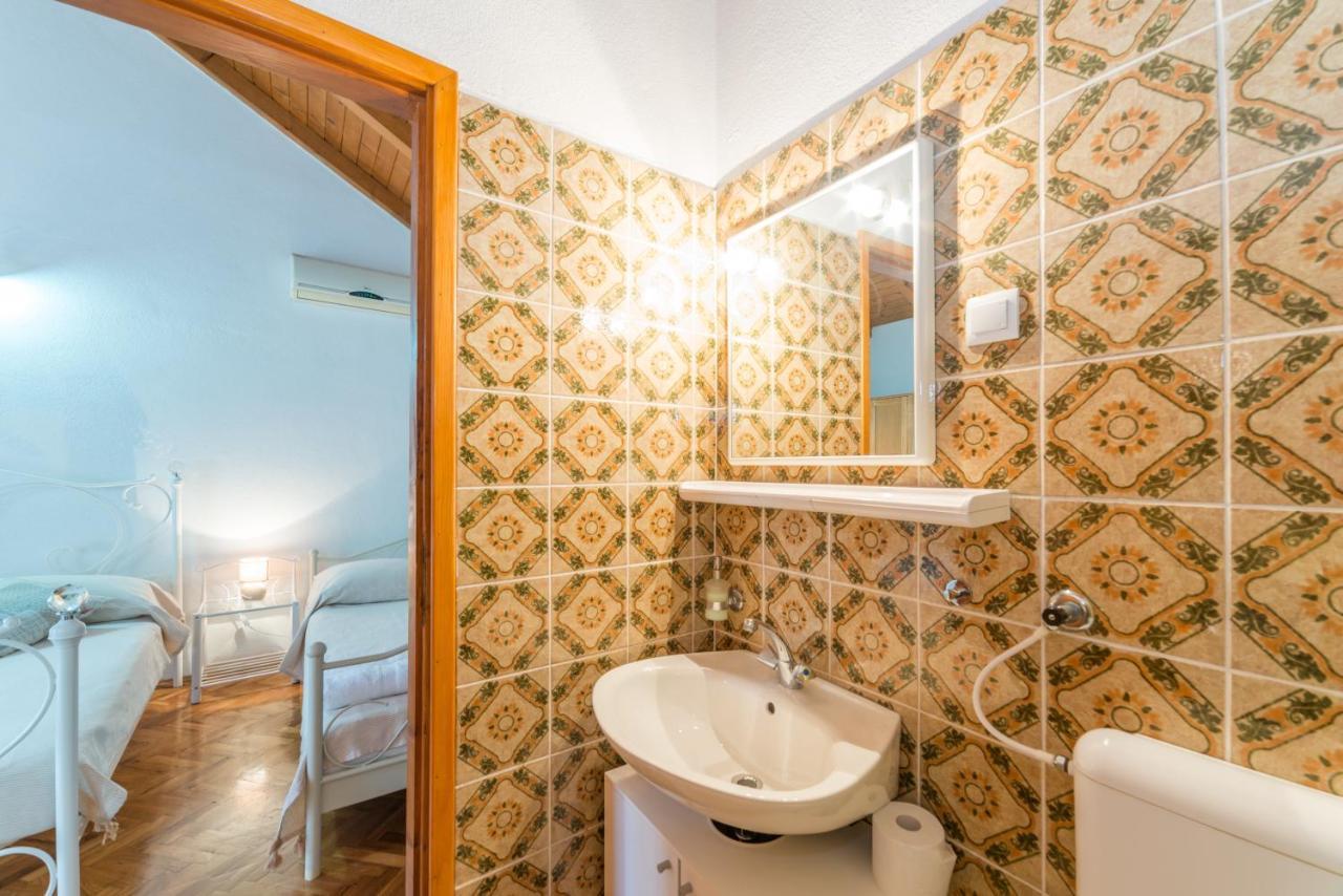 Apartmani Bugenvilija Brbinj Exterior photo